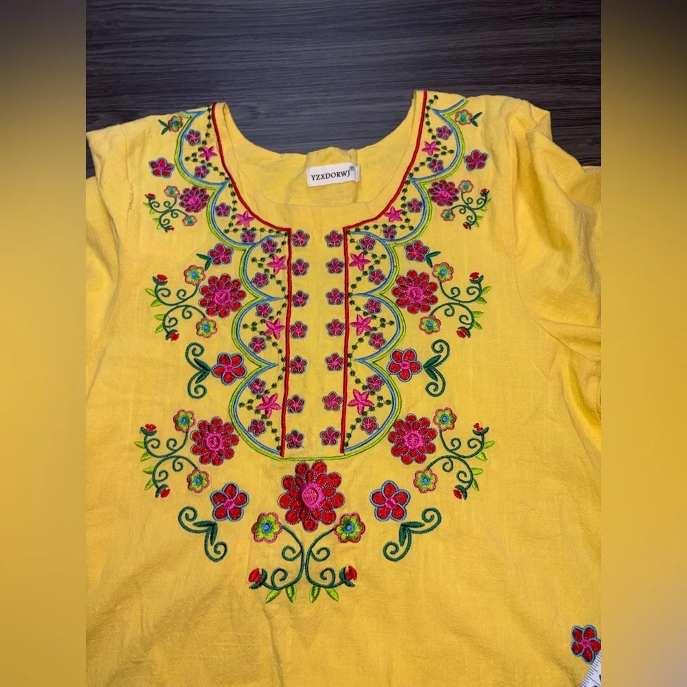 Yellow Blouse with Floral Embroidery Size Small - Picture 4 of 8
